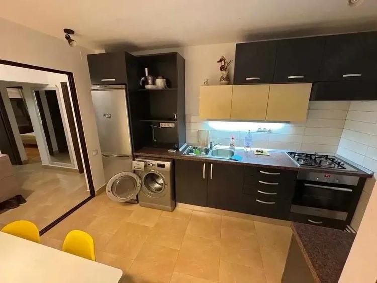 Apartament cu 3 camere decomandat în Plopilor
