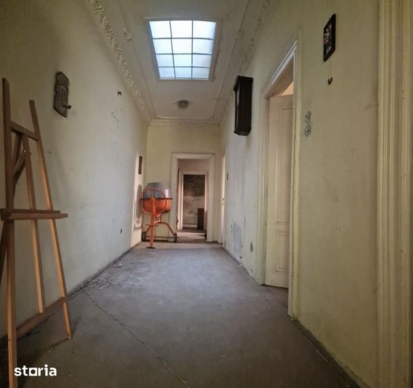 Casă cu 9 camere cu Teren 413 Mp în Parcul Carol
