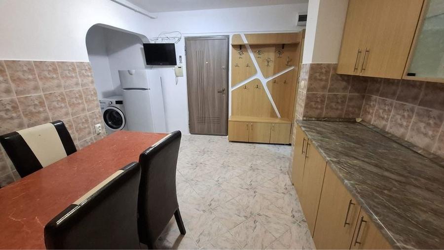 Vand aprtament cu 2 camere, decomandat, zona foarte buna - 2