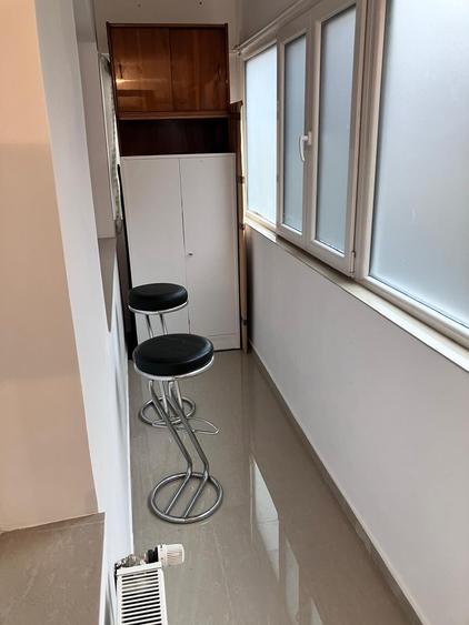 Apartament cu 3 camere decomandat, mobilat în Calea Victoriei