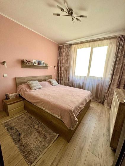 Apartament cu 3 camere semidecomandat, mobilat în Florești