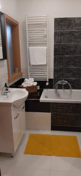Apartament cu 3 camere decomandat în Lacul Tei