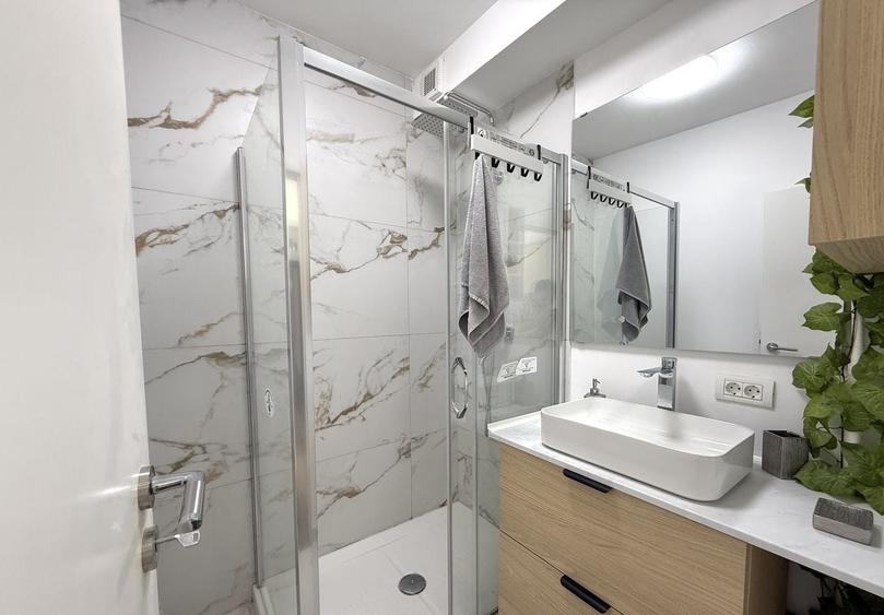 Apartament cu 4 camere semidecomandat în Drumul Taberei