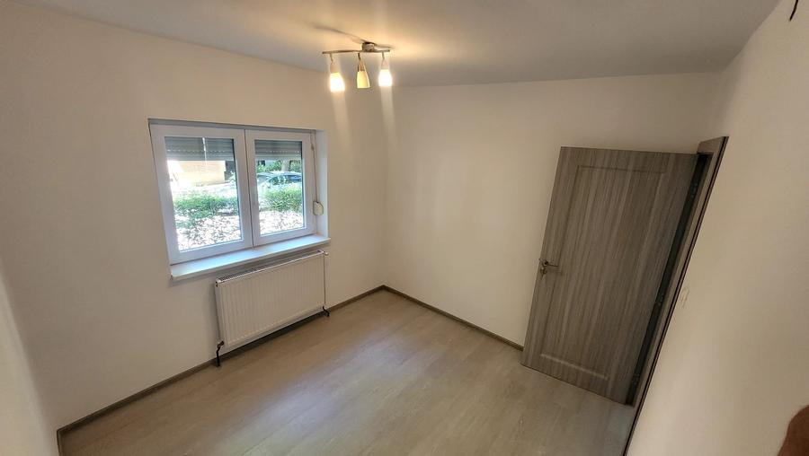 Apartament cu 3 camere decomandat, mobilat în Aradului