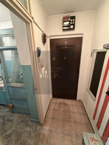 Apartament cu 2 camere semidecomandat în Berceni