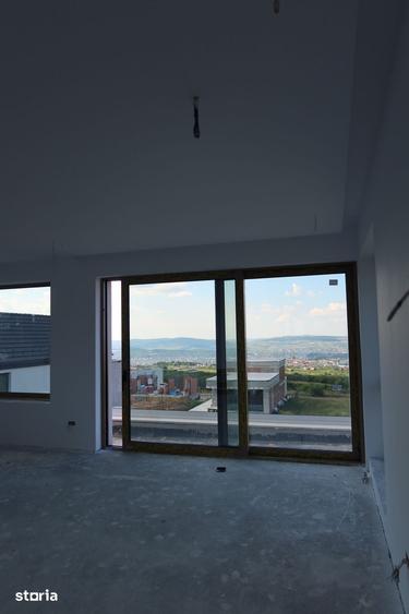 Casă cu 5 camere cu Teren 785 Mp în Mărăști