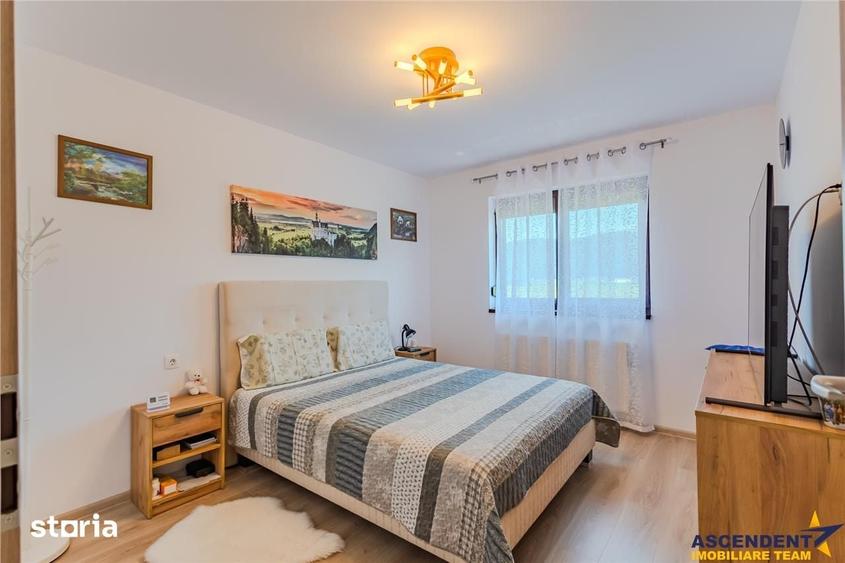 Casă cu 4 camere cu Teren 333 Mp în IAR