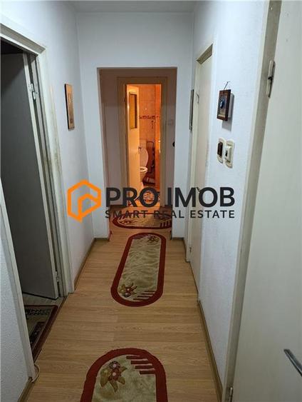 Apartament cu 3 camere decomandat în Micro 5