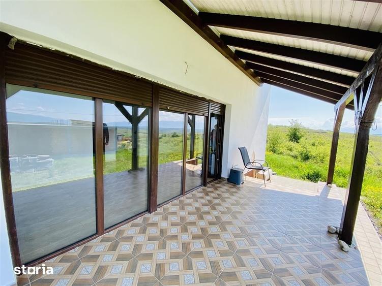 Casă cu 5 camere cu Teren 372 Mp în Roșia