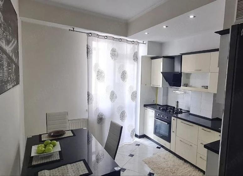 Apartament cu 2 camere decomandat în Complex Studențesc