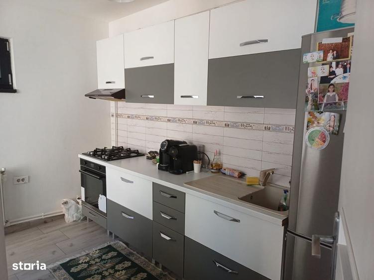 Apartament cu 3 camere decomandat în Jiului