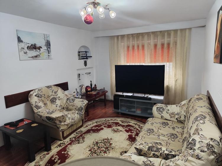 Apartament cu 3 camere decomandat, mobilat în Brotăcei