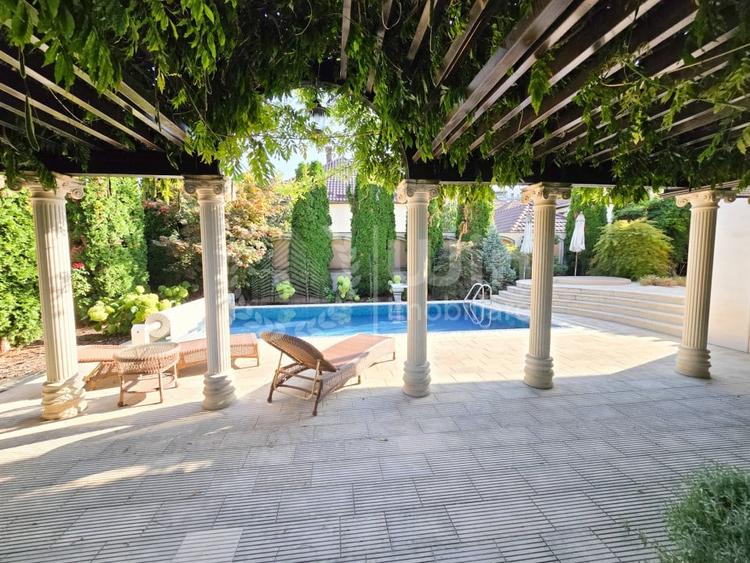 Casă individuală cu 10 camere cu Piscina în Andrei Mureșanu