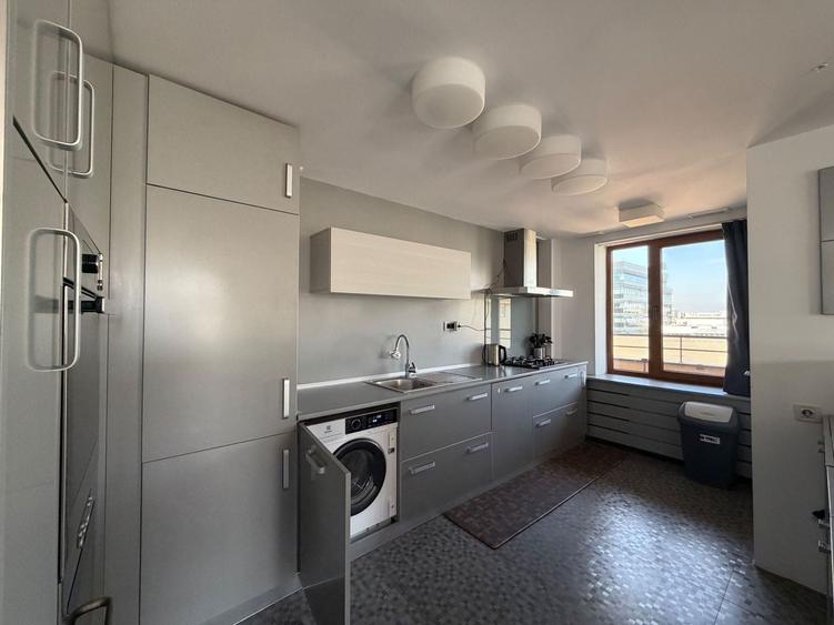 Apartament cu 4 camere decomandat în Herăstrău