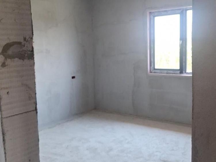 Casă individuală cu 4 camere cu Teren 402 Mp în Ișalnița