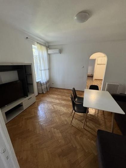 Apartament cu 3 camere semidecomandat, mobilat în Obor