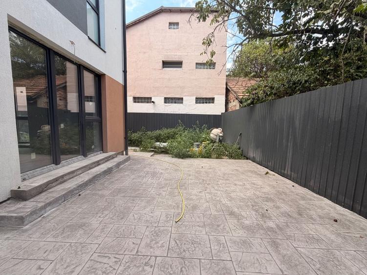 Casă individuală cu 6 camere cu Canalizare în Bucureștii Noi