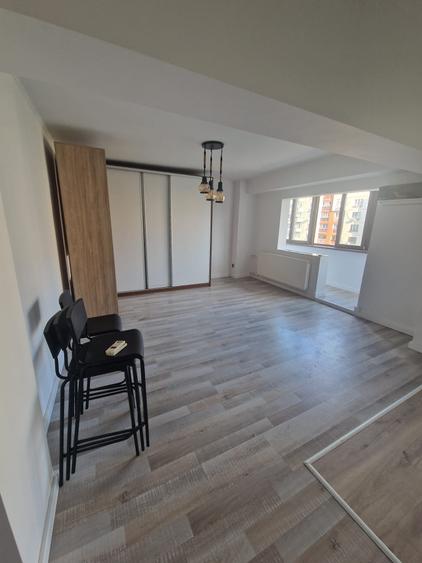 Apartament cu 3 camere în Tineretului