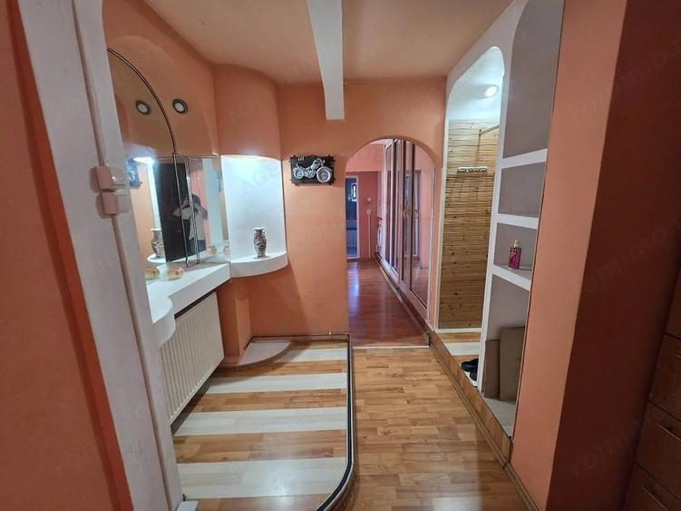 Apartament cu 3 camere decomandat în Siderurgiștilor