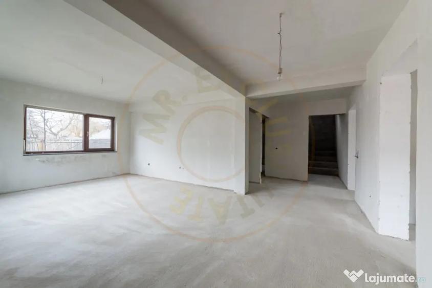 Casă cu 7 camere cu Teren 800 Mp în Mărăcineni