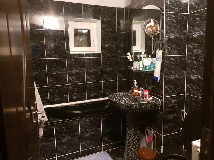 Apartament cu 3 camere decomandat în Dumbrăvița