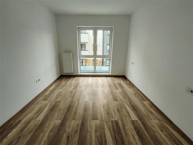 Apartament cu 2 camere decomandat în Tractorul
