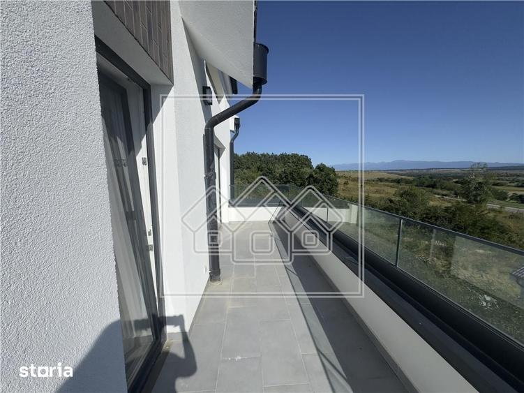 Apartament cu 3 camere în Cristian