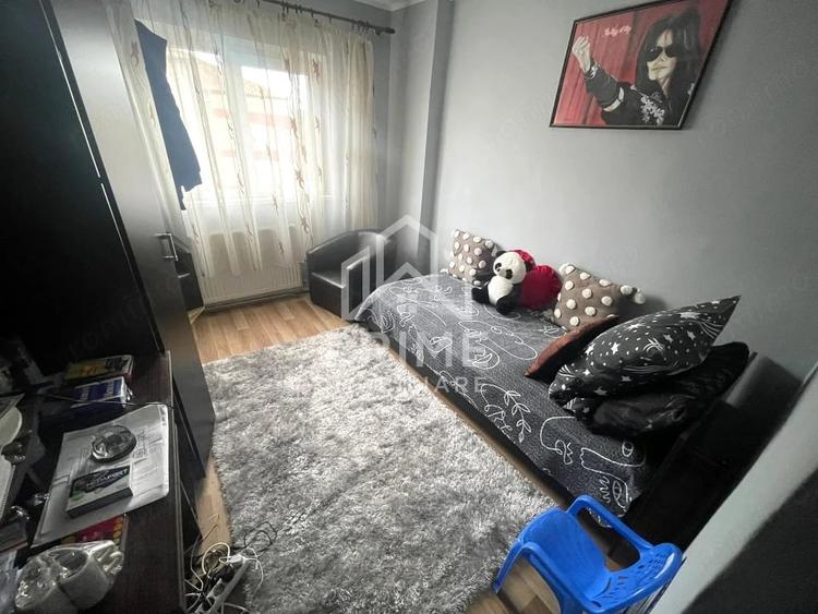 Apartament cu 4 camere decomandat în Cetate