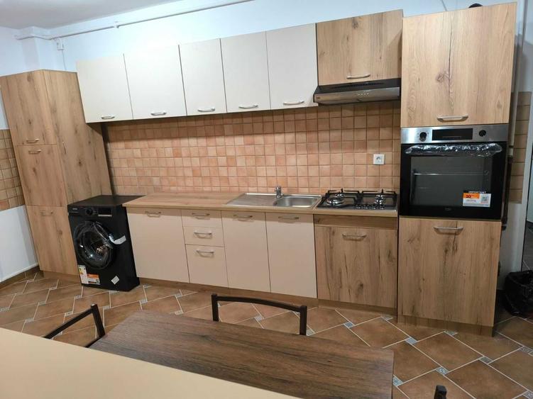 Apartament cu 3 camere decomandat în Tolstoi