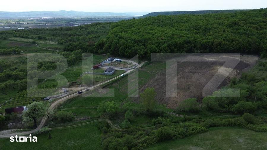 Teren de 15100 mp, în Central