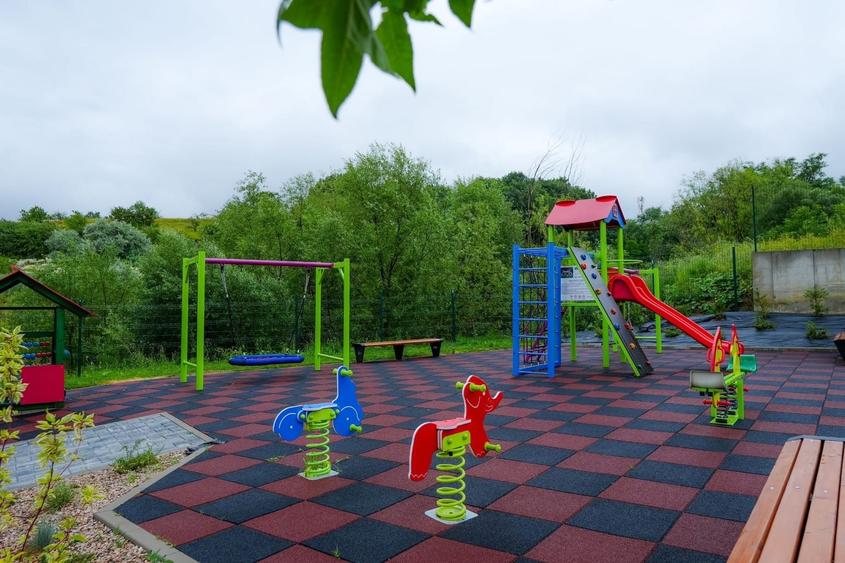 Apartament cu 2 camere semidecomandat, mobilat în Bună Ziua