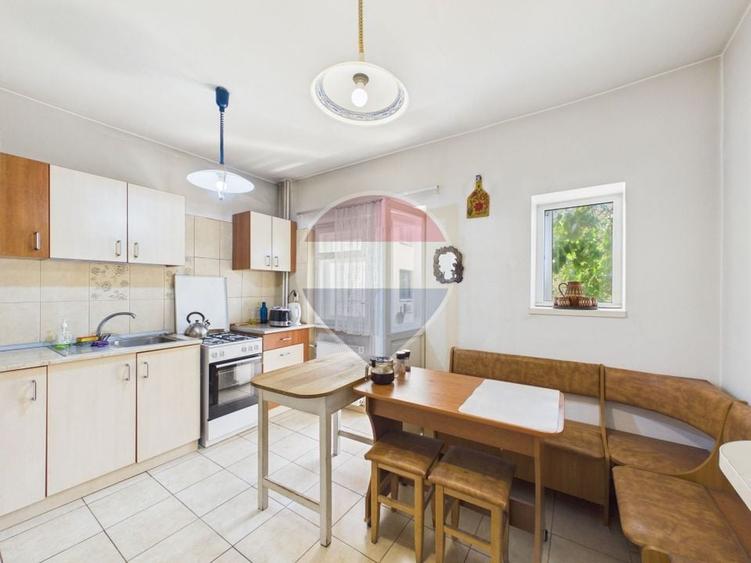 Apartament cu 3 camere decomandat în Amzei