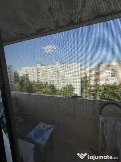 Apartament cu 3 camere decomandat în Drumul Taberei