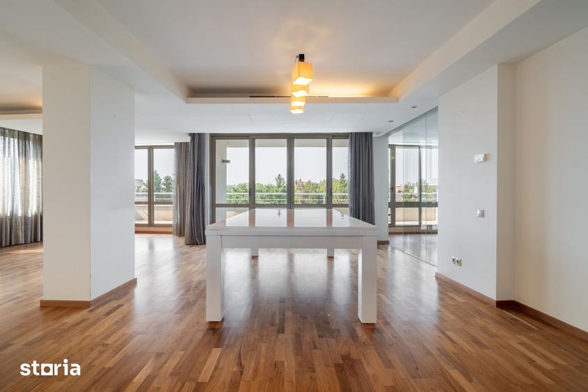 Apartament cu 5 camere decomandat în Central