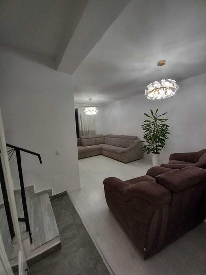 Casă cu 4 camere în Central