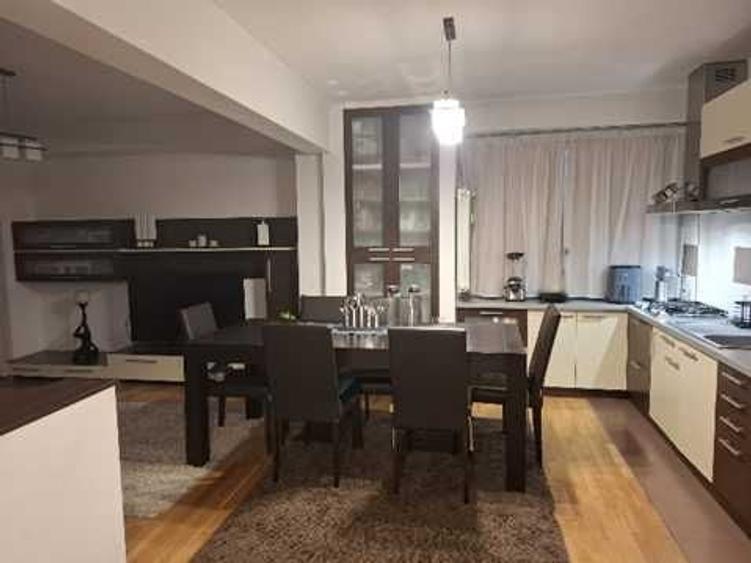 Apartament cu 3 camere decomandat în Nufărul