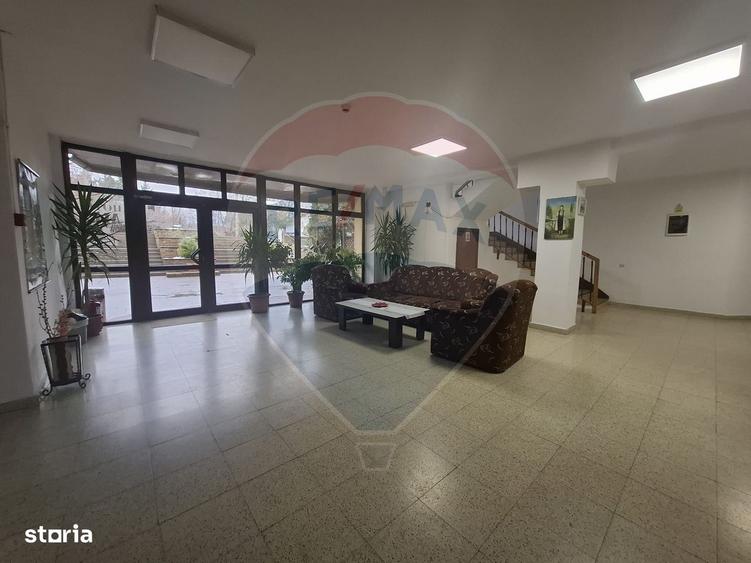 Spațiu comercial, de 1,300 mp, în Central