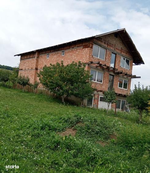 Casă cu 4 camere în Unirii