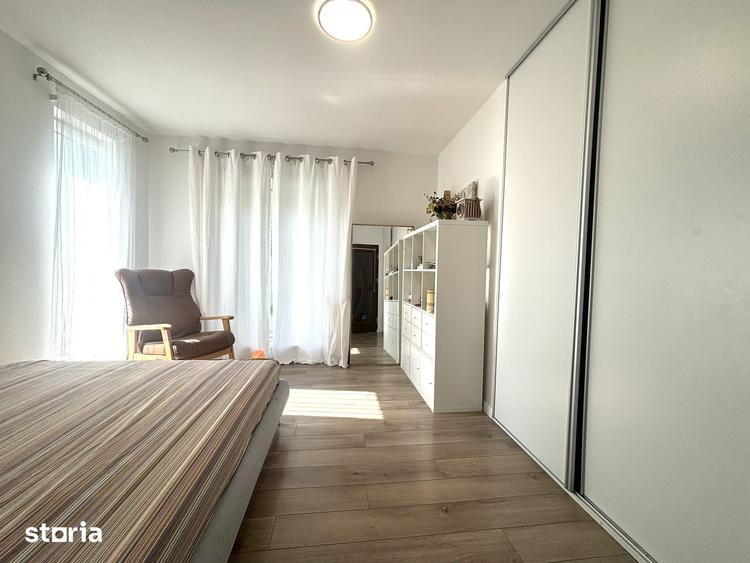 Casă cu 8 camere cu Teren 744 Mp în Nojorid