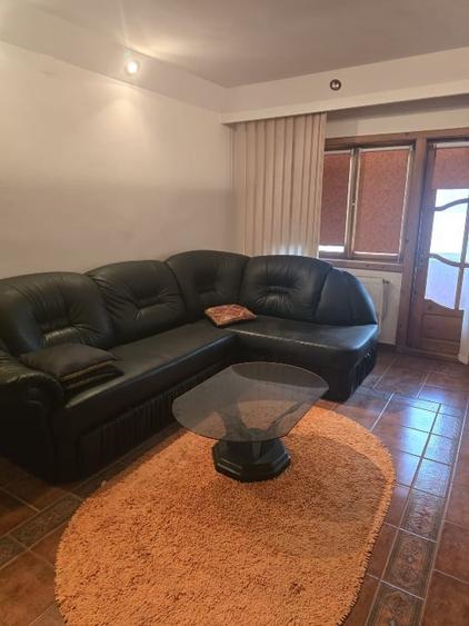 Apartament cu 2 camere decomandat, mobilat în Central