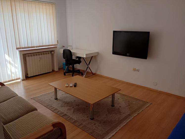 Apartament cu 3 camere decomandat în Traian