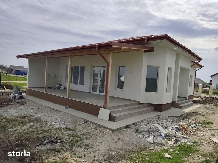 Casă cu 3 camere cu Teren 500 Mp în Tărtășești