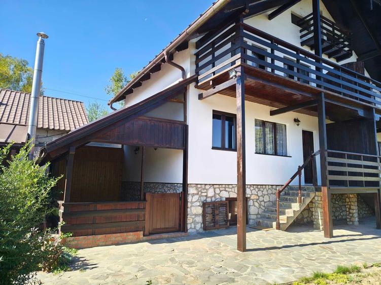 Casă cu 4 camere în Central