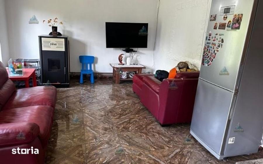 Casă cu 4 camere cu Teren 1450 Mp în Stănești