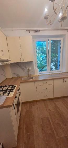 Apartament cu 2 camere semidecomandat, mobilat în Take Ionescu