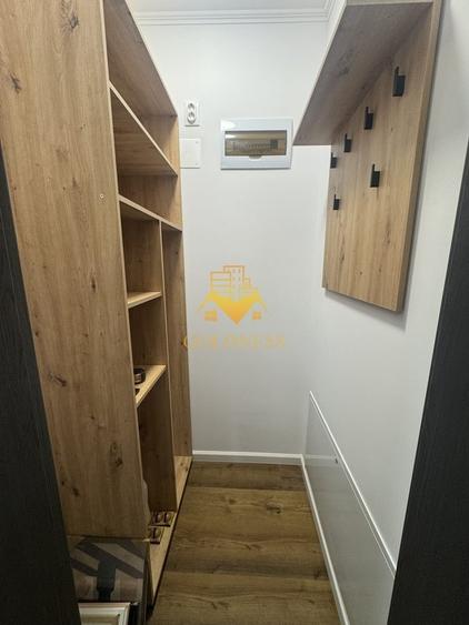 Apartament cu 3 camere semidecomandat în Central