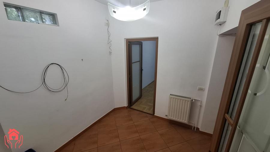 Apartament cu 6 camere semidecomandat, mobilat în Gara de Nord