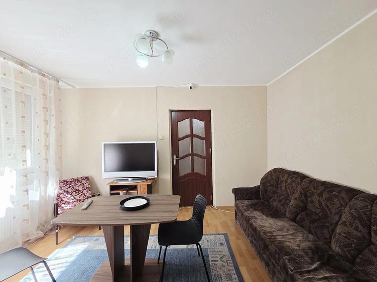 Apartament cu 3 camere semidecomandat în Micro 19