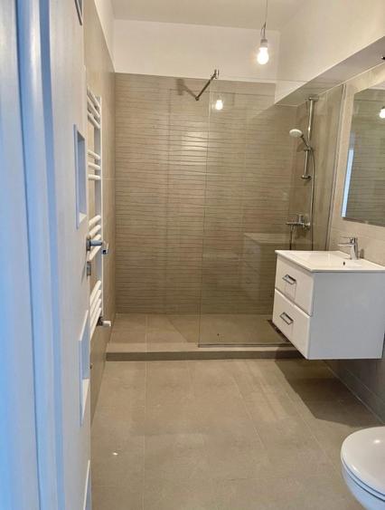 Apartament cu 3 camere decomandat în Dobroești