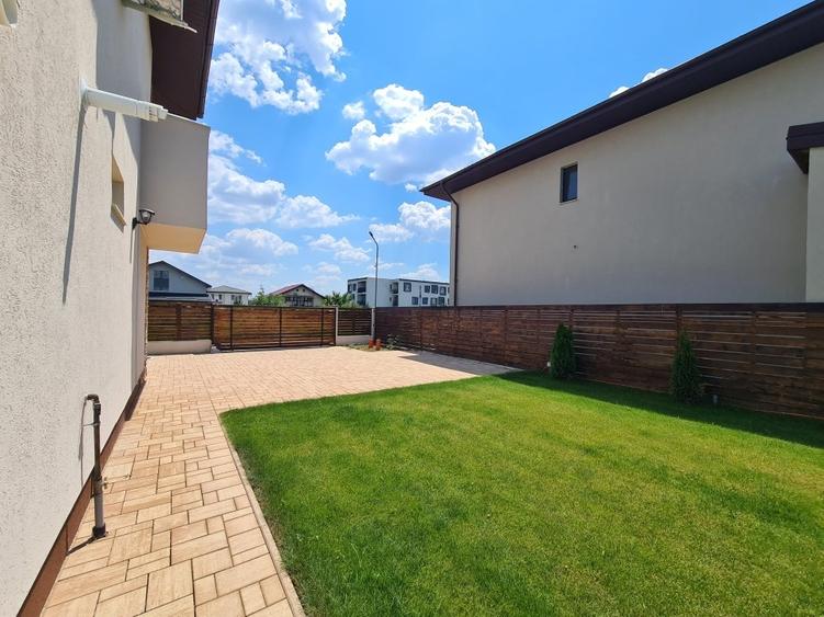 Casă individuală cu 5 camere cu Teren 530 Mp în Odăi